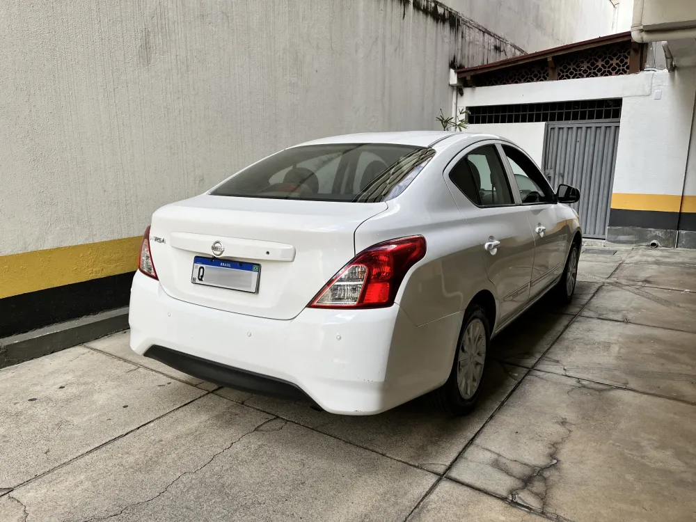 Nissan VERSA