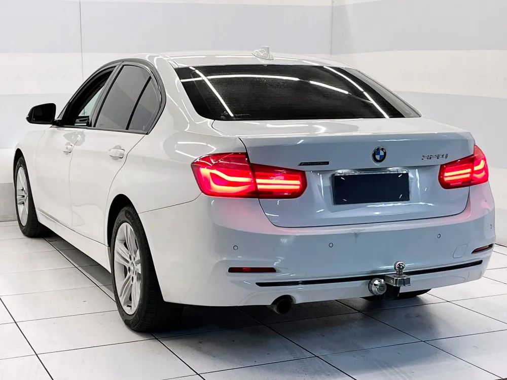 BMW 320i