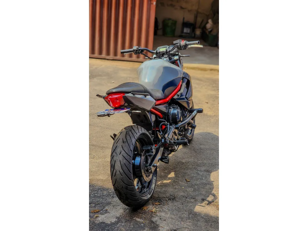 YAMAHA XJ6