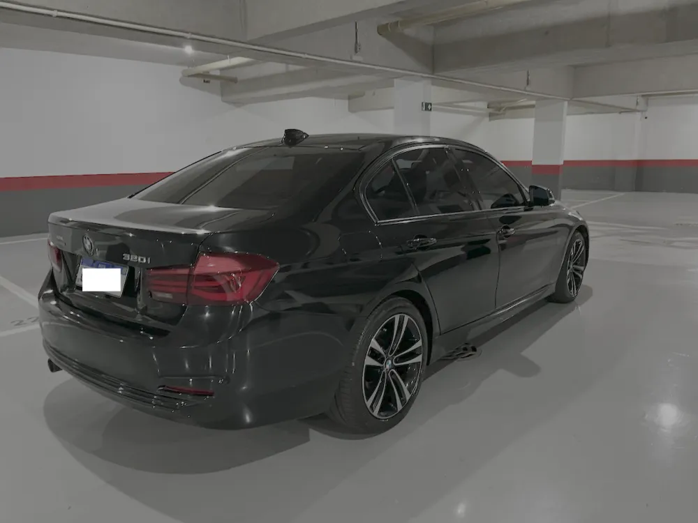 BMW 320i