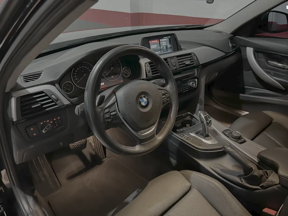 BMW 320i