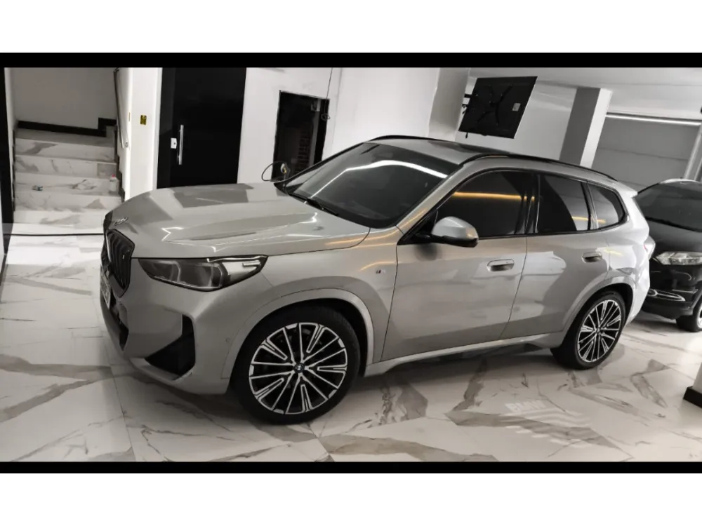 BMW iX1