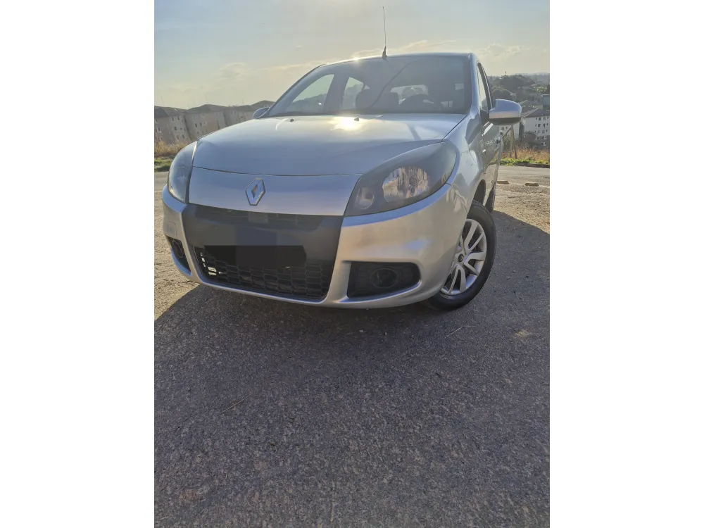 Renault SANDERO
