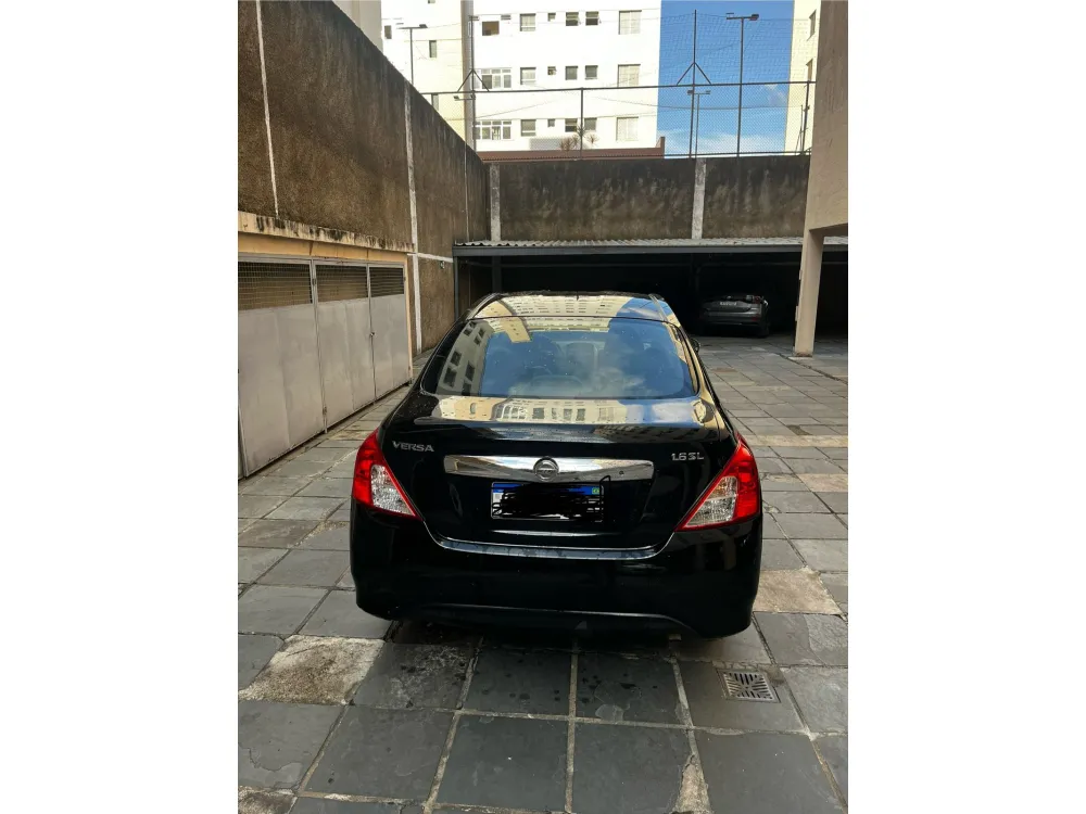 Nissan VERSA
