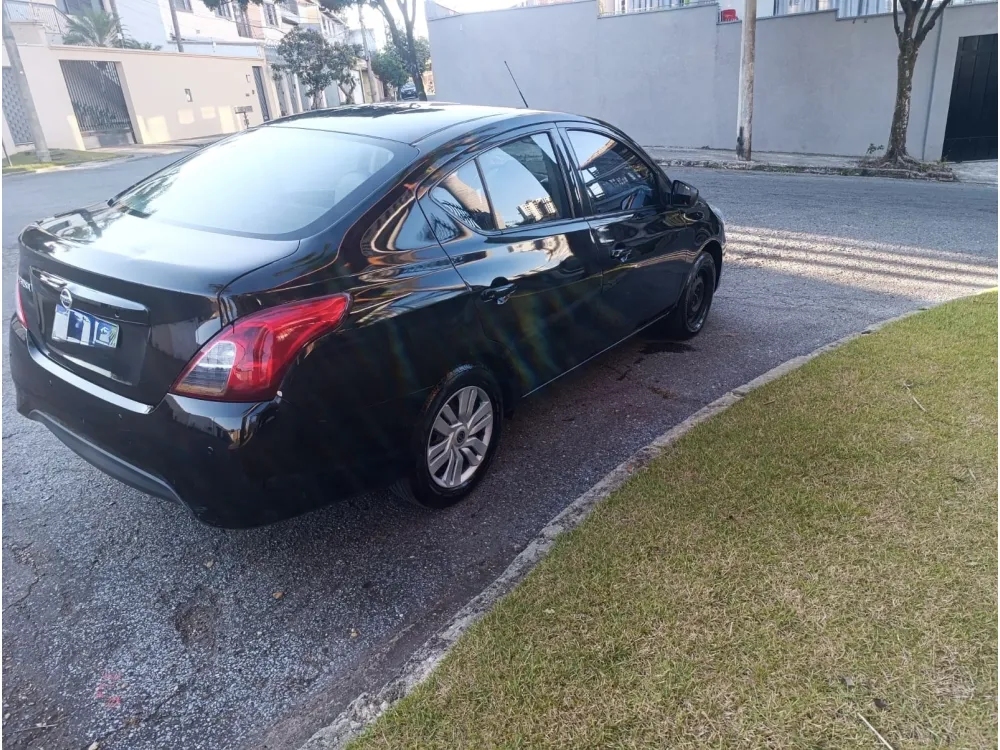 Nissan VERSA