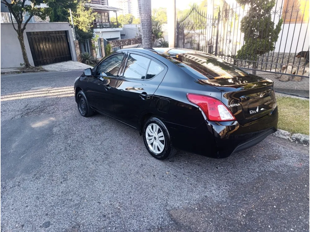 Nissan VERSA
