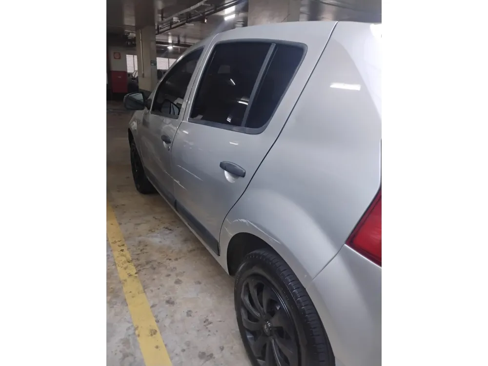 Renault SANDERO