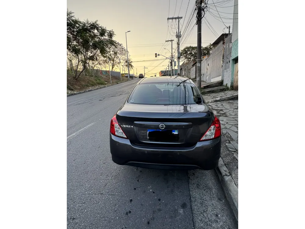 Nissan VERSA