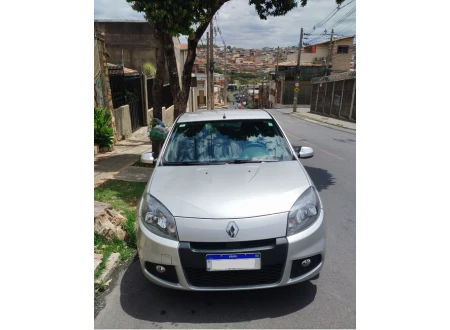 Renault SANDERO