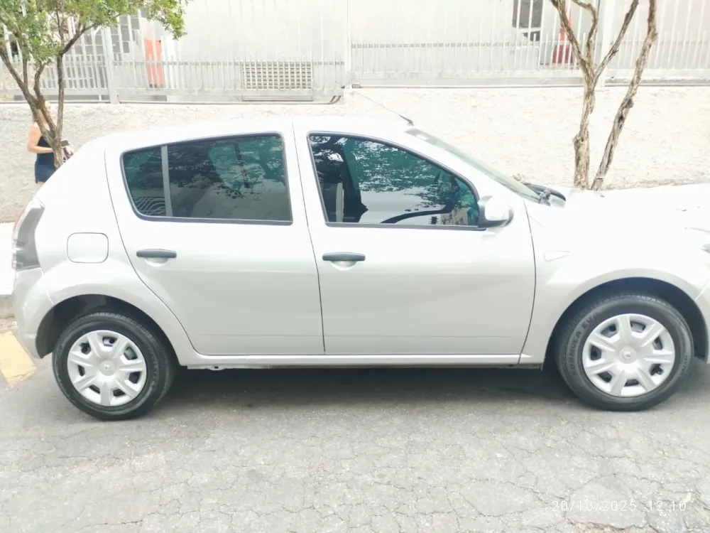Renault SANDERO
