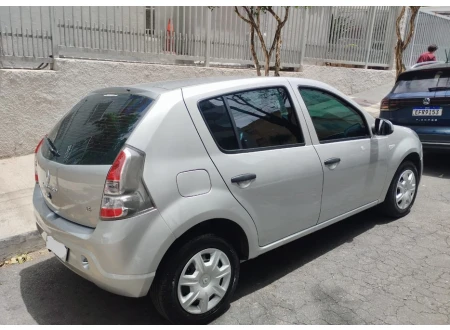 Renault SANDERO