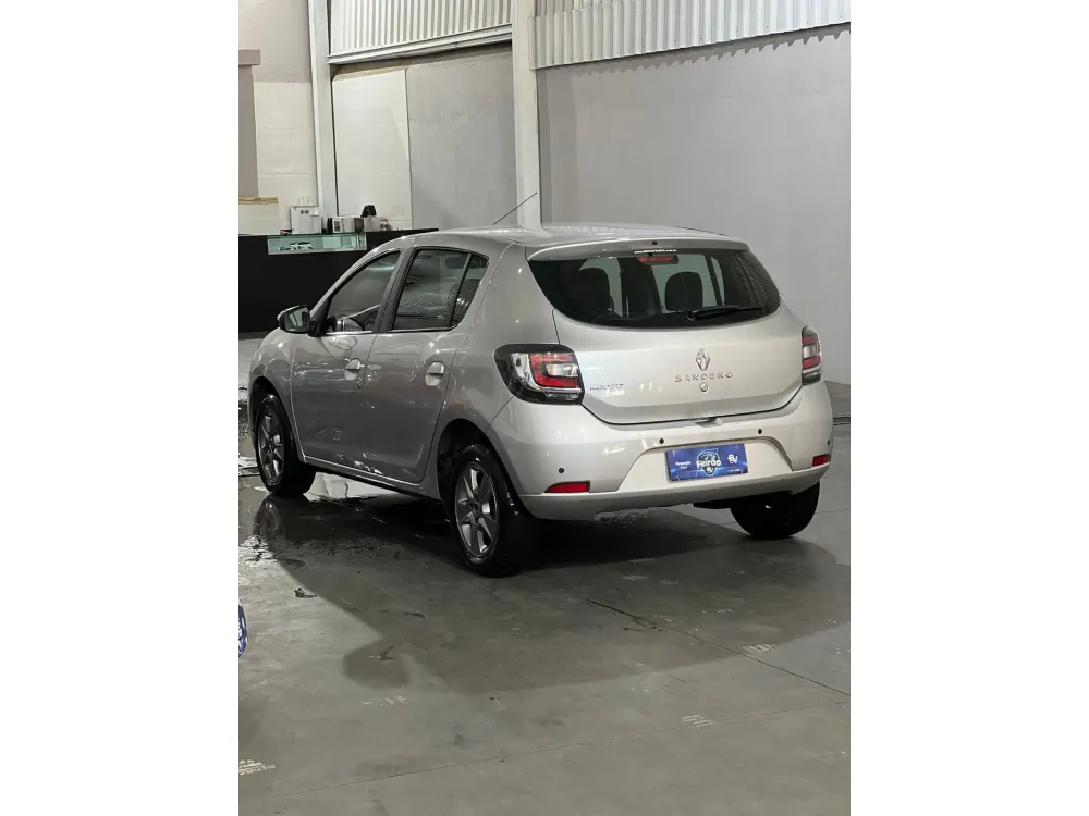 Renault SANDERO